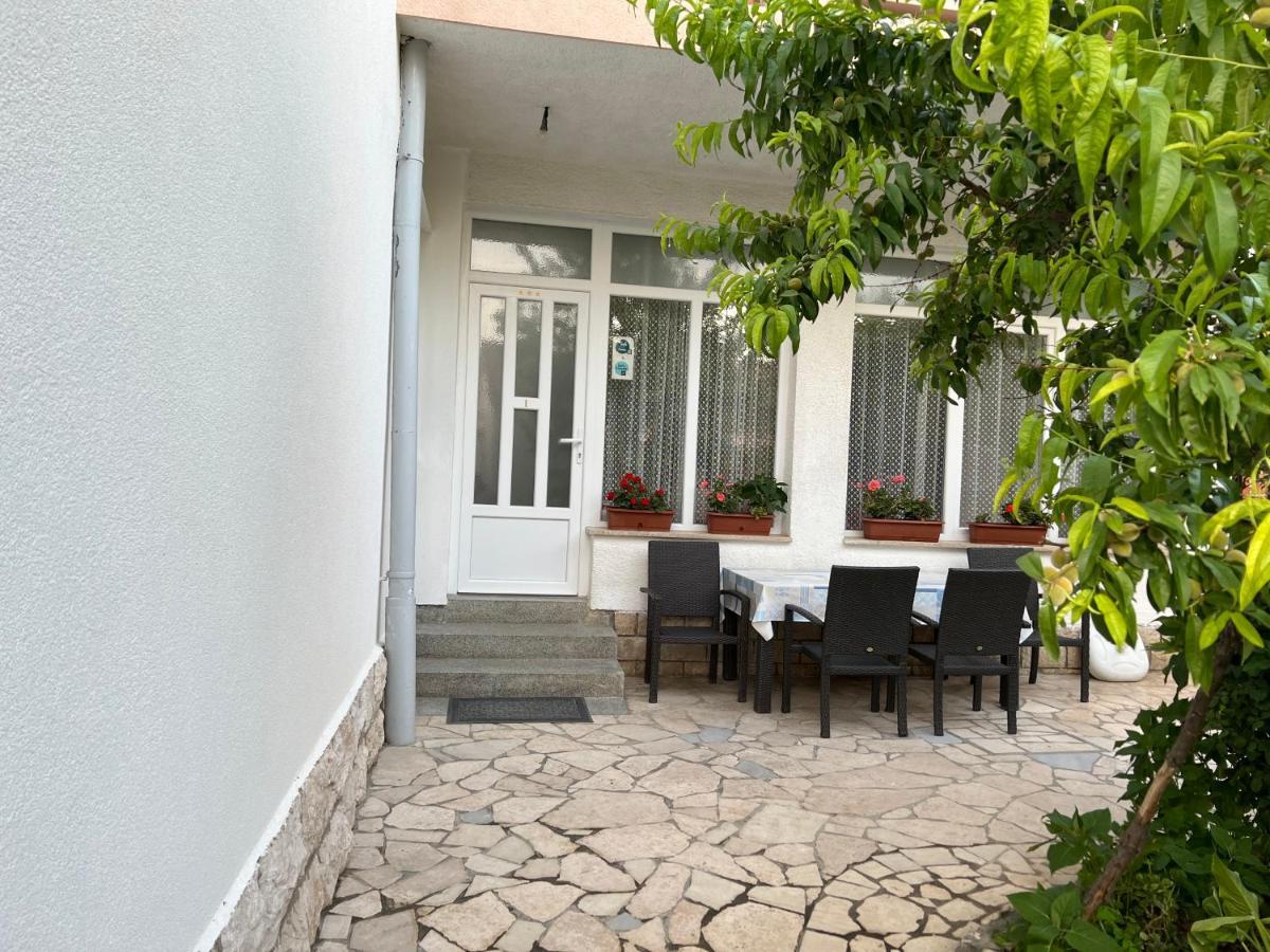 Apartaments Oma & Opa Banjol 外观 照片