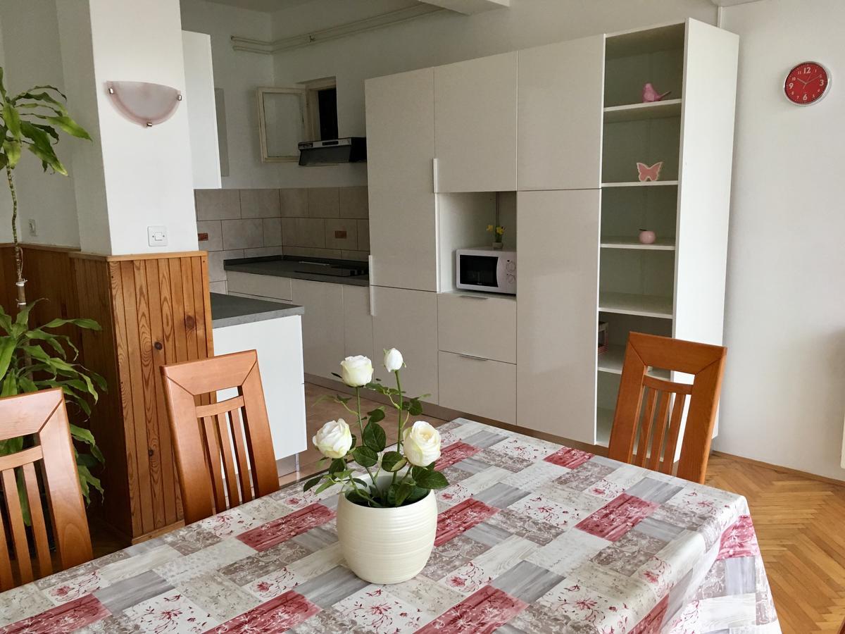 Apartaments Oma & Opa Banjol 外观 照片
