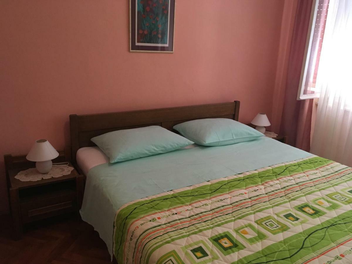 Apartaments Oma & Opa Banjol 外观 照片